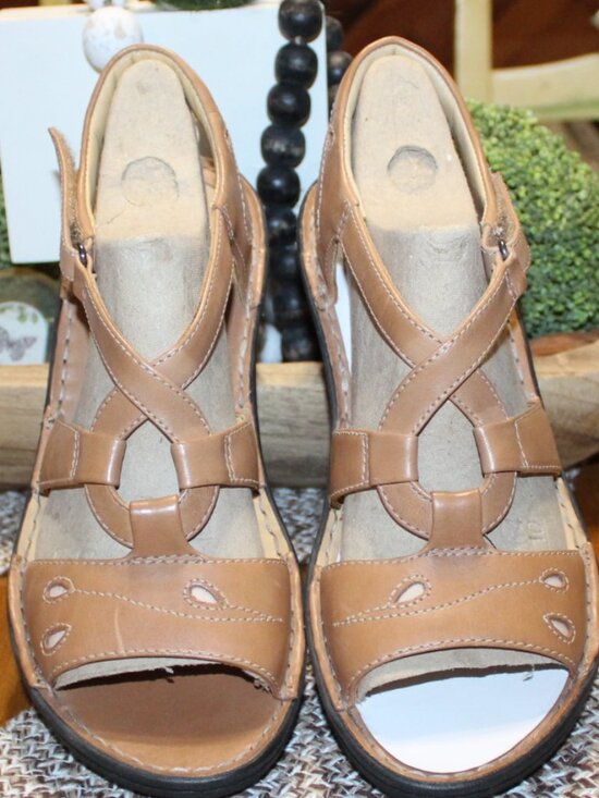 Clarks Shoes - NWT Clark Un Stern wedge sandals size 9 WIDE STUNNING!